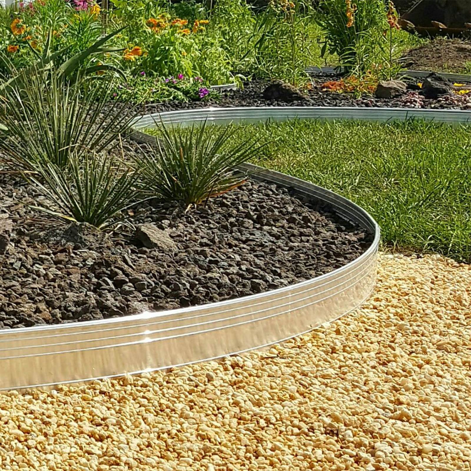 Kantskinne til at definere kanter v. fliser og græskanter Kantskinne til at definere kanter v. fliser og græskanter